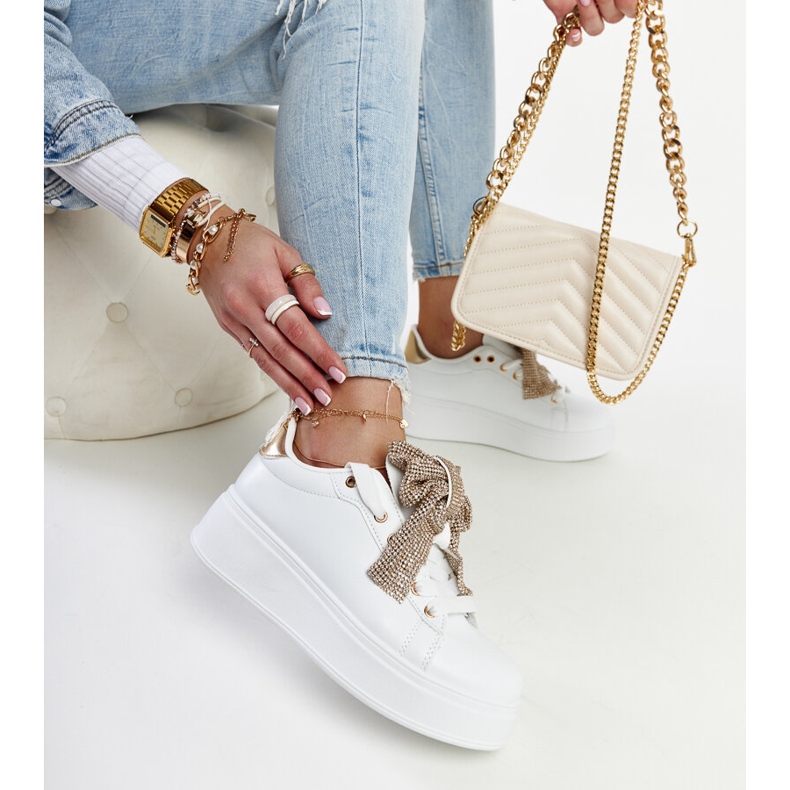 Vita sneakers på en hög plattform Rensje 1