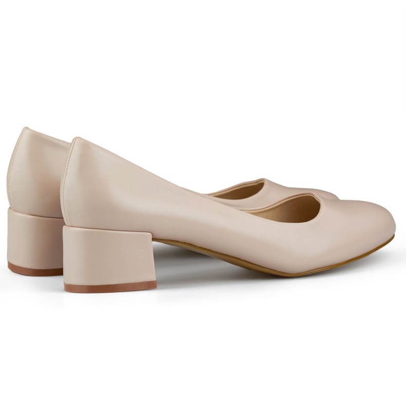 Beige lågklackade pumps med rund tå 1