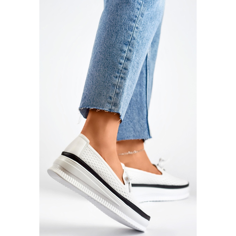 Genombrutna skor i läder för kvinnor, bekväma mockasiner av naturligt läder vit 1