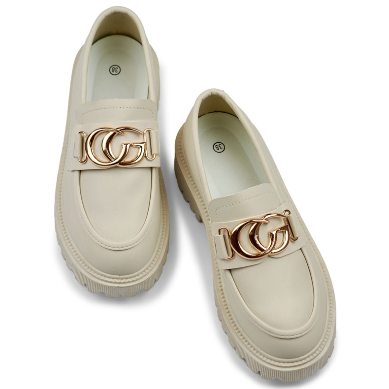 Beige loafers på plattformen och beige dam loafers 1