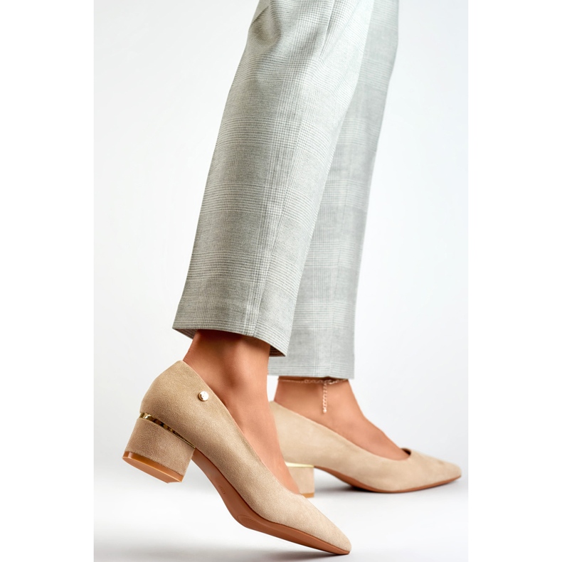 Beige pumps med låga klackar 1