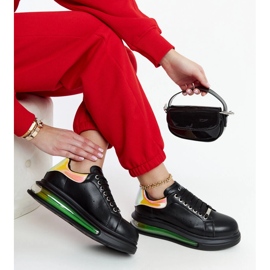 Svarta sneakers på GOE NN2N4030-plattformen 1