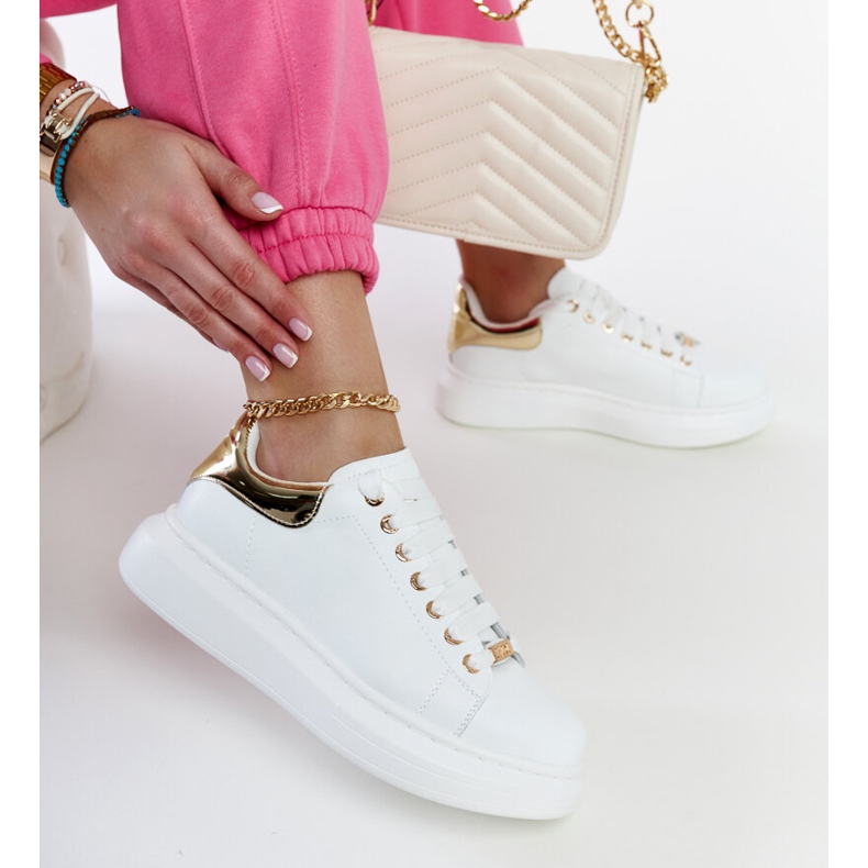 Vita sneakers på GOE LL2N4011-plattformen 1