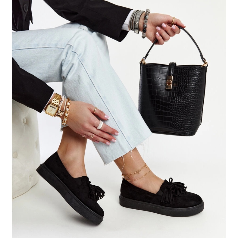 Svarta skor med tofsar från Adaldrida 1