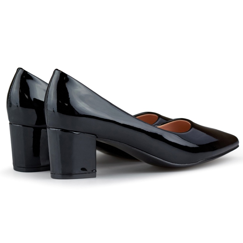 Patentsvarta spetsiga pumps med låg klack 1