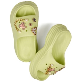 Ljusgröna gummiflipflops för kvinnor med dekorationer 2