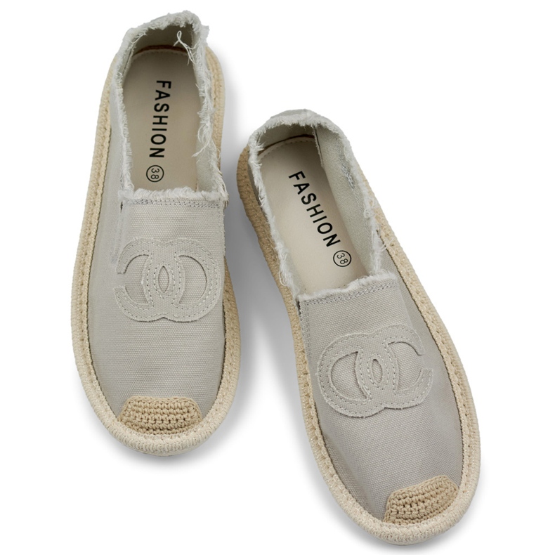 Gråa espadrillor, mockasiner och damsneakers 1