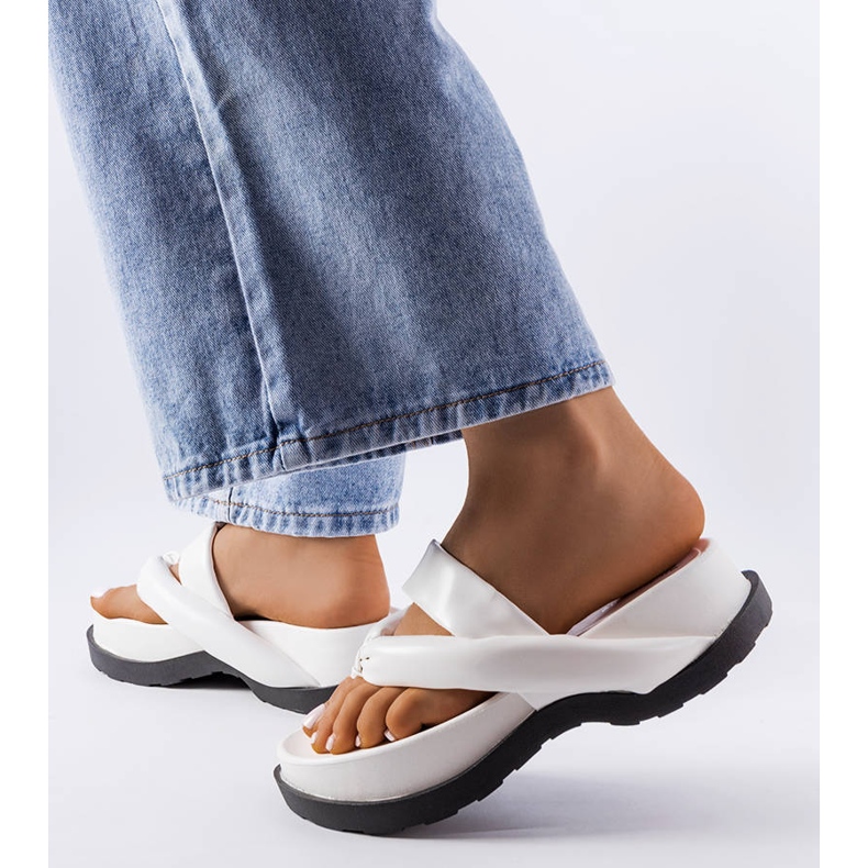 PA1 Vita platåsandaler från Lachapelle 2