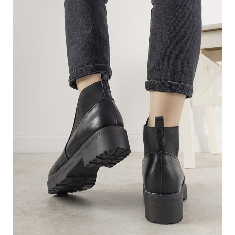 Klassiska svarta stövlar med elastisk Santacruz 1