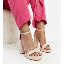 Beige högklackade sandaler från Nariman 1