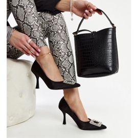 Svarta höga klackar med satinfinish och Clemente-rhinestones 1