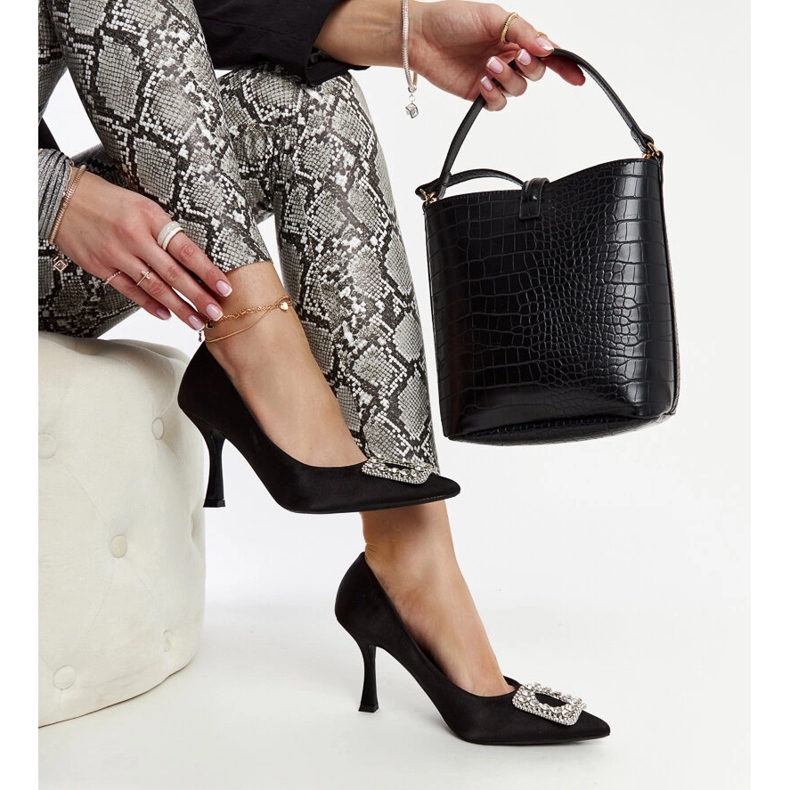 Svarta höga klackar med satinfinish och Clemente-rhinestones 1