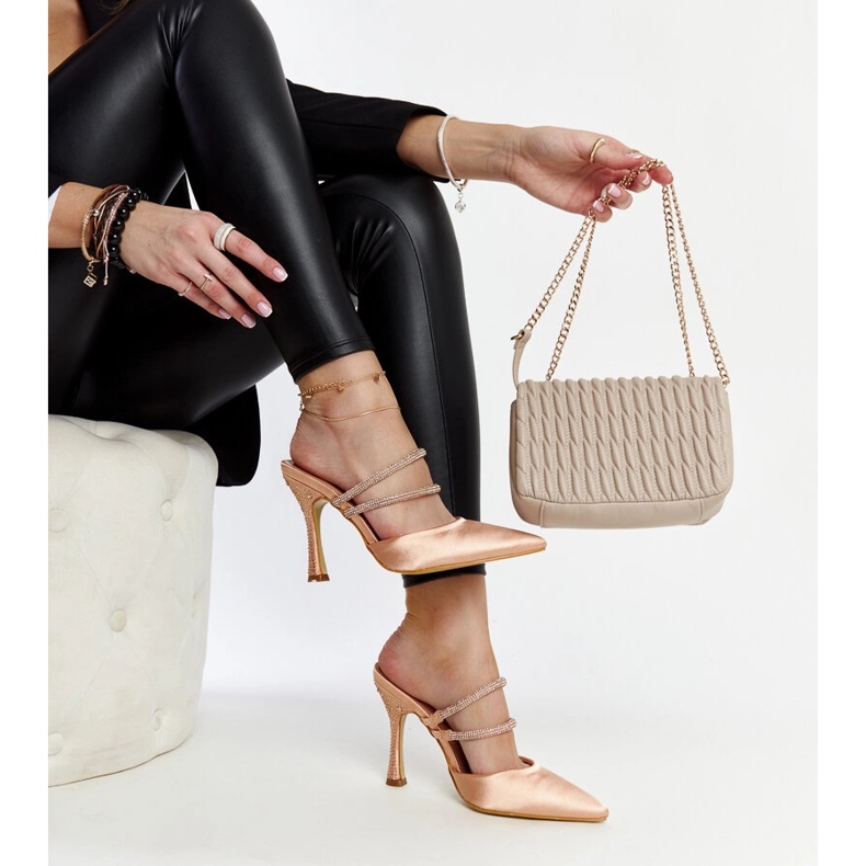 Beige högklackade flipflops från Raffaelina 1