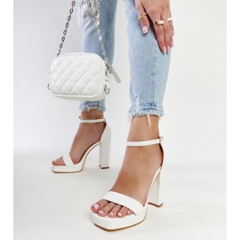 Vita Nariman sandaler med hög klack 1