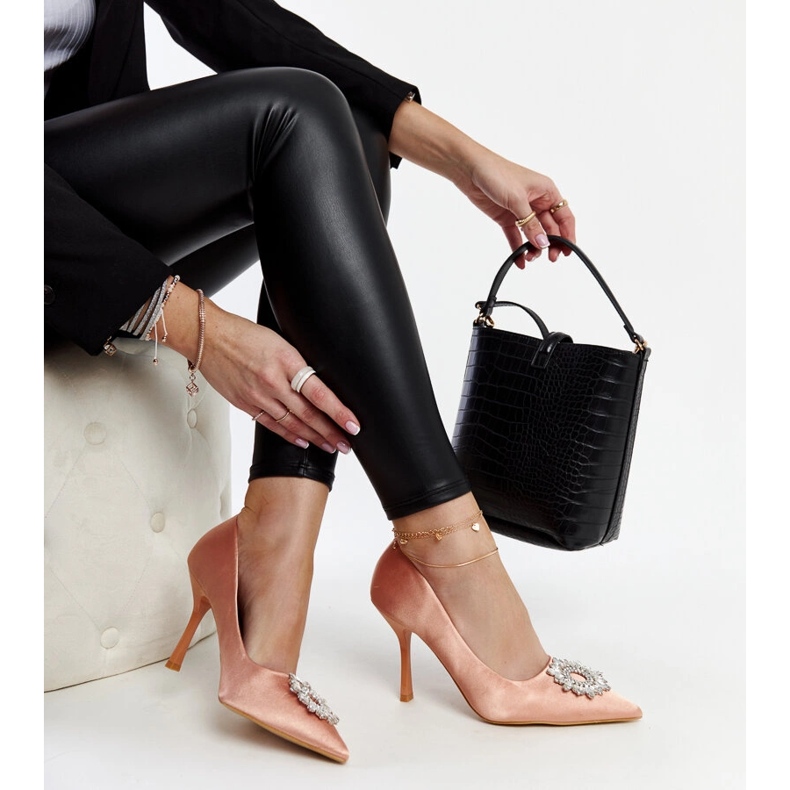 Beige höga klackar med satinfinish och strass från Susegana 1