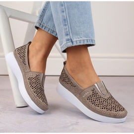 Genombrutna slip-on skor i läder, beige T.Sokolski 0712 2