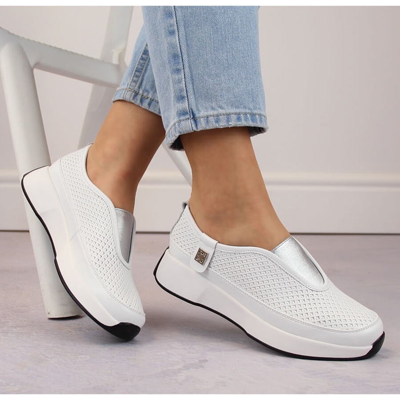 Bekväma damsportslip-on skor i läder, vita, T.Sokolski 456 2