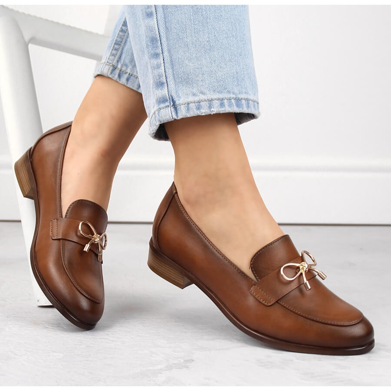 Bruna damskor med låg klack Potocki SZ12379 1