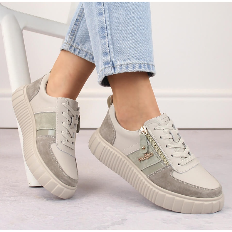 Beige kvinnors läderskor på plattformen Filippo DP6121 1