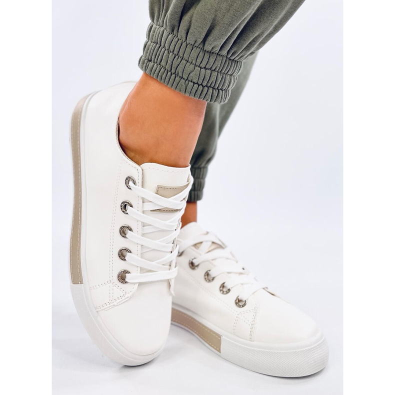 Runda vitguld damsneakers 2