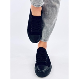 Klassiska Levens Allblack sneakers med snörning (svart sula) 1