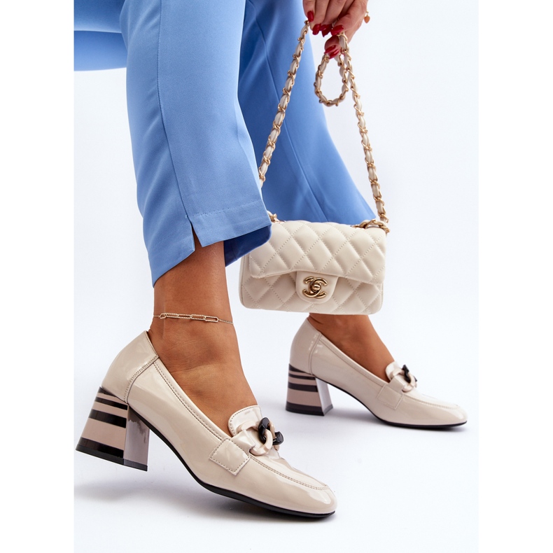 Vinceza Lackläderpumpar med kedja, Beige Paliotte 1