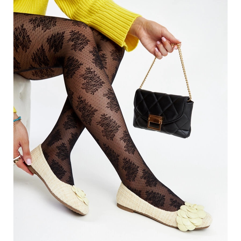 Gula balettlägenheter med en dekorativ Mateja-blomma 1