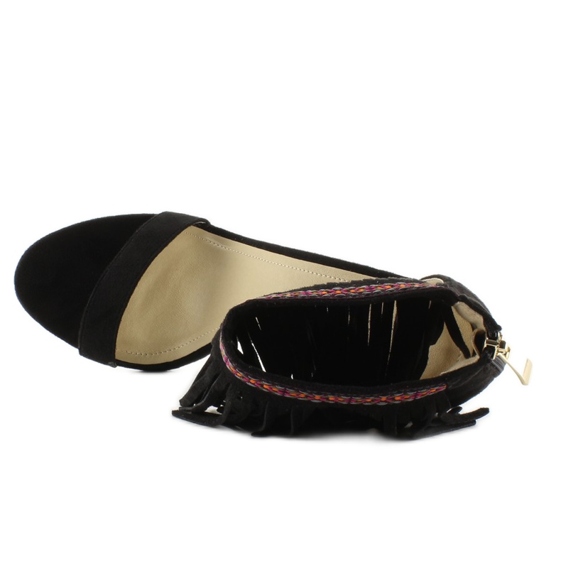 Svarta sandaler med etniska fransar 2