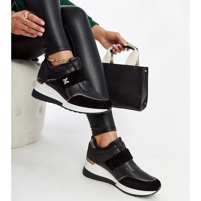 Svarta wedge sneakers med Libuse kardborreknäppning 1