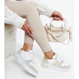 Vita och beige sneakers på Negisti-plattformen 1