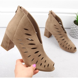 Genombrutna stövlar i mocka för kvinnor cappuccino Potocki LE20318 brun 1