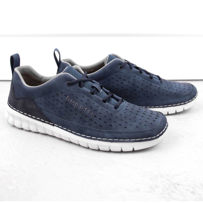 Bekväma genombrutna sportskor för män, mörkblå Bugatti NN153319 1