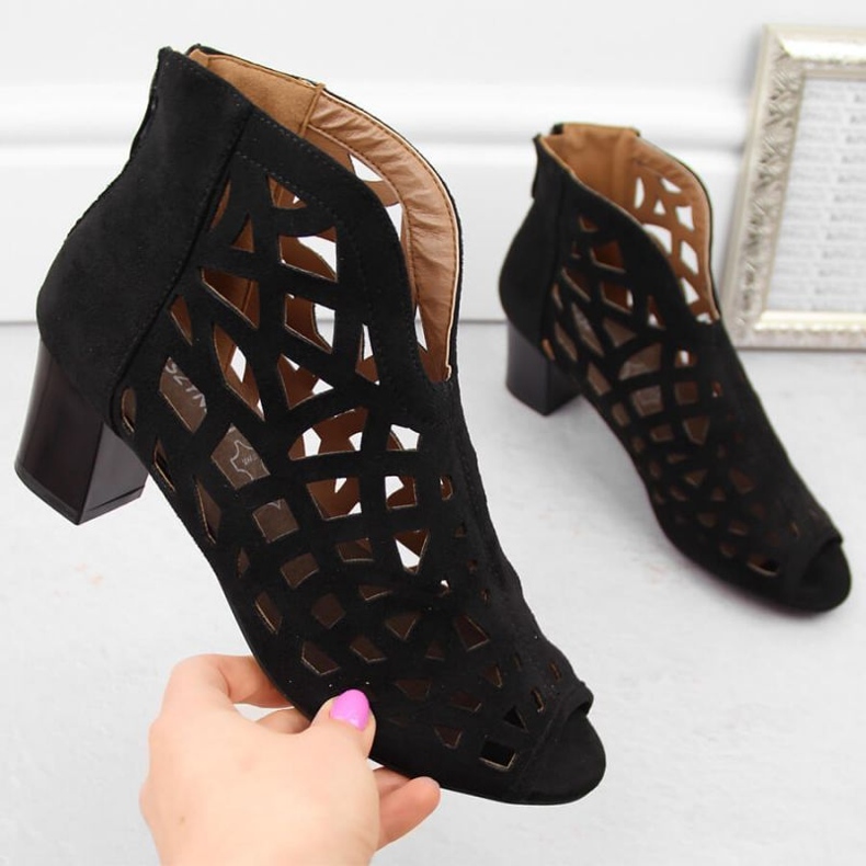 M.Daszyński W SAN32A ankelboots i svart mocka 2