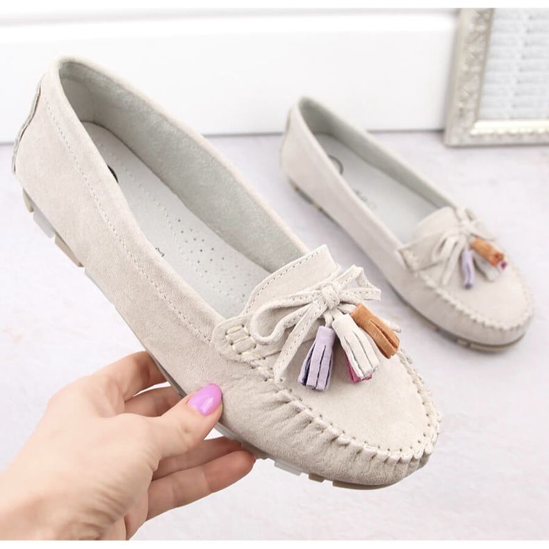 Mockasin i mockaskinn för kvinnor med fransar, beige Filippo DP6136 1