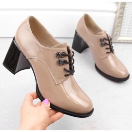 Damlackskor med dekorativ klack, beige Vinceza 63510 1