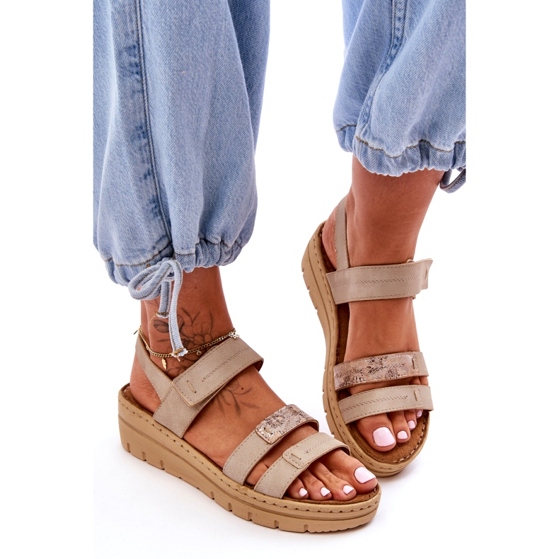 Vinceza Lädersandaler för kvinnor med kardborreband, beige 2