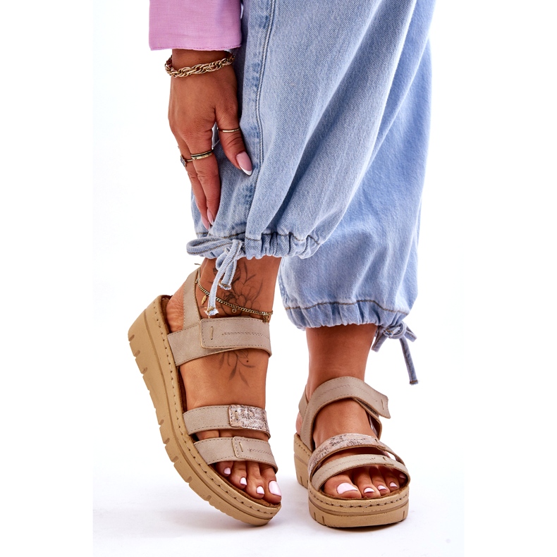 Vinceza Lädersandaler för kvinnor med kardborreband, beige 1