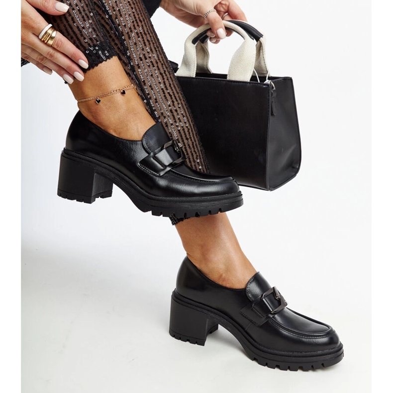 Svarta skor med läderinlägg från Vinceza 1