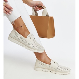 Beige genombrutna skor i läder från Vinceza 1