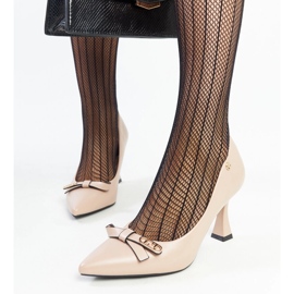 Beige högklackade pumps från Vinceza 1