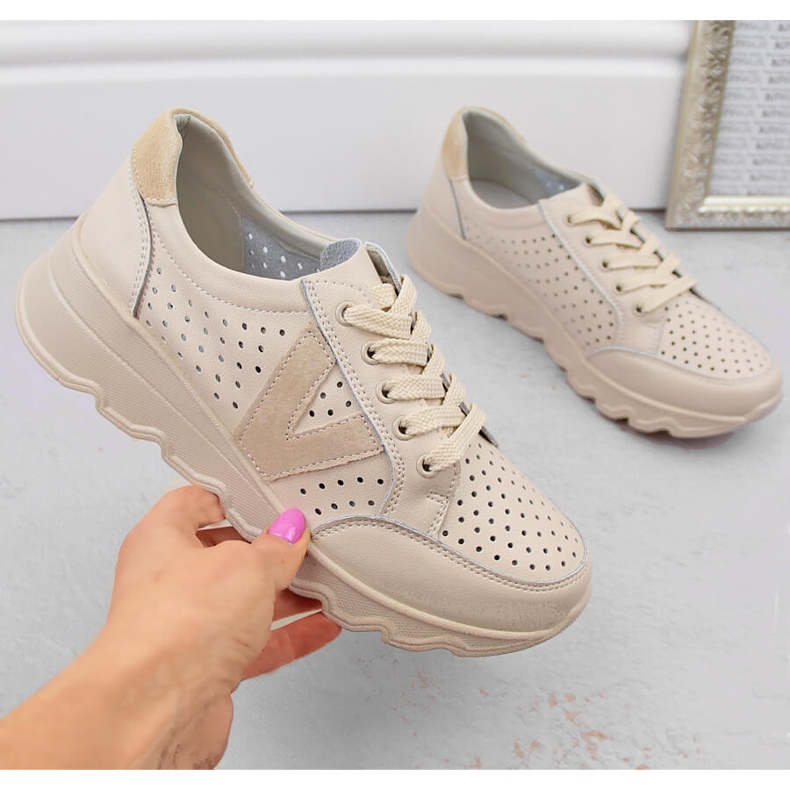 Genombrutna sportskor i läder för kvinnor, beige Vinceza 7875 1