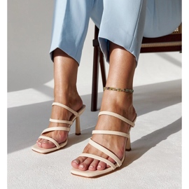 Ljusbeige Semira högklackade flip-flops 1