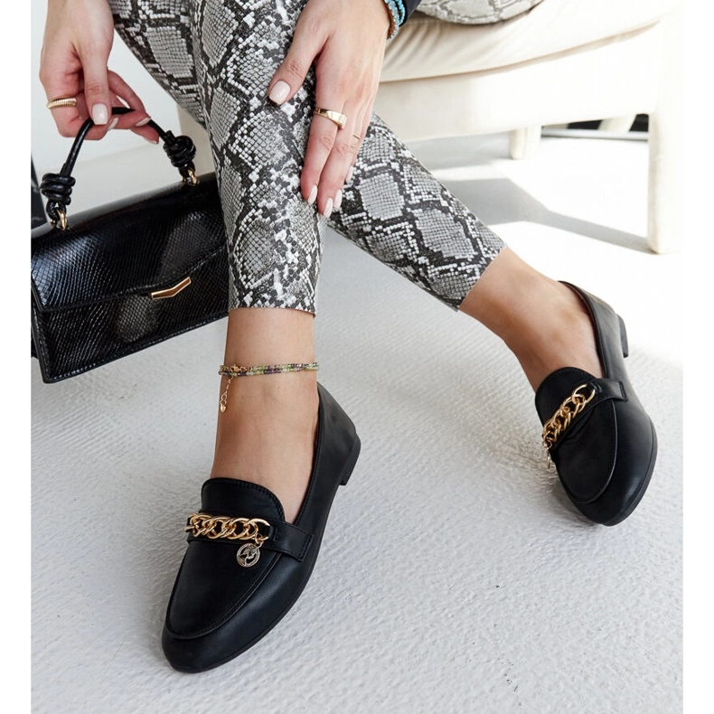 Svarta loafers med Scaletta-kedja 1