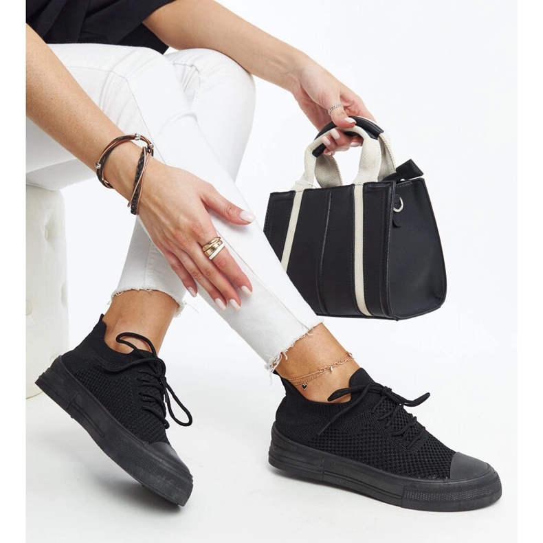 Svarta lätta sportsneakers från Senaida 1