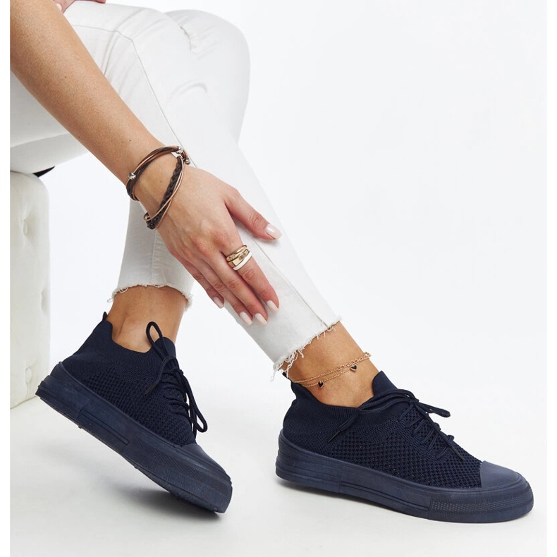 Marinblå lätta sportsneakers från Senaida 1