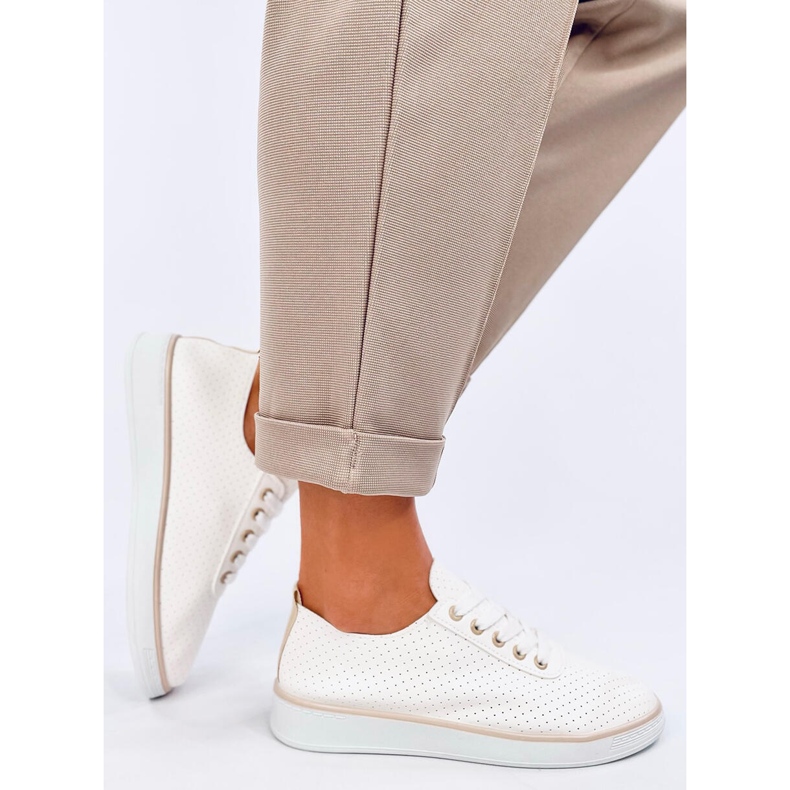 Hodges Beige genombrutna sneakers 1