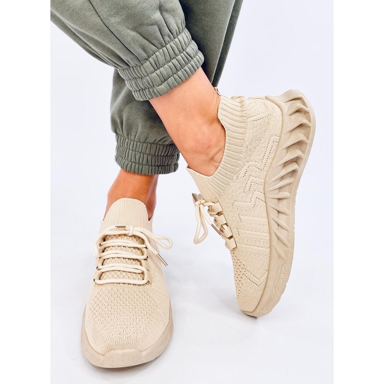 Neam Beige sportskor med strumpor 1