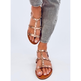 Sandaler med Neha Champagne nitar rosa 1