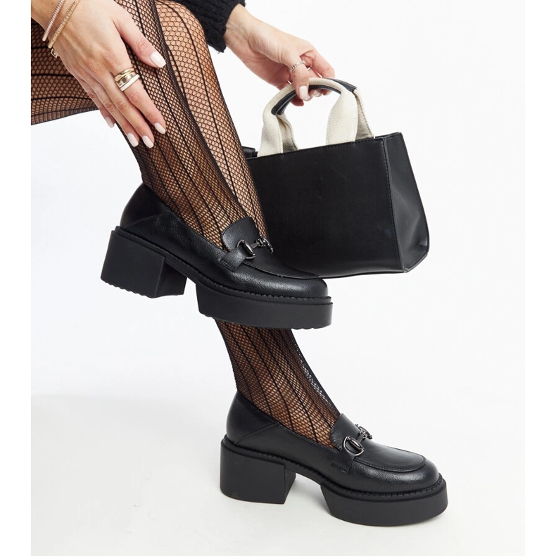 Svarta högklackade skor i ekoläder från Vinceza 1