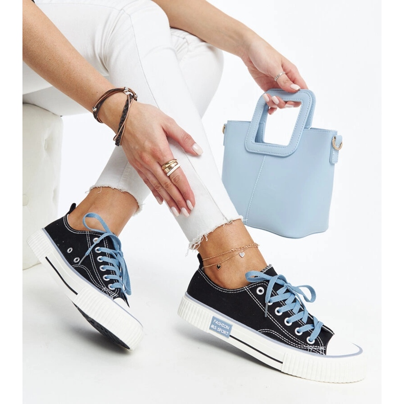 Svarta sneakers med färgglada snören Jadranka 1